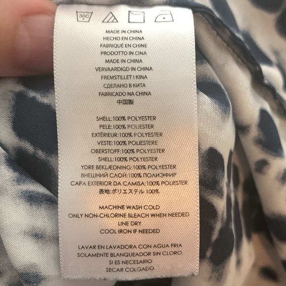 Woman’s tie die shirt in navy and white with rounded elastic neckline. - Picture 9 of 9